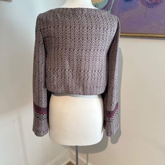 Free People Patterned Crop Top with Bell Sleeves Sz XS - Picture 3 of 5
